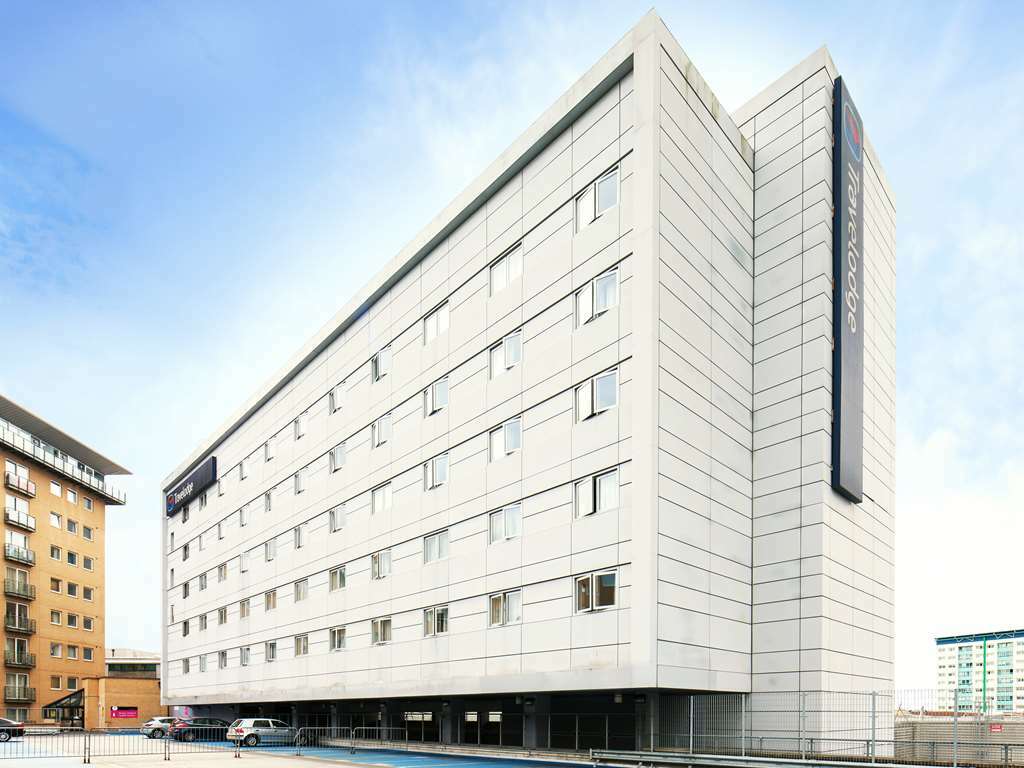 Travelodge London Feltham Exterior foto